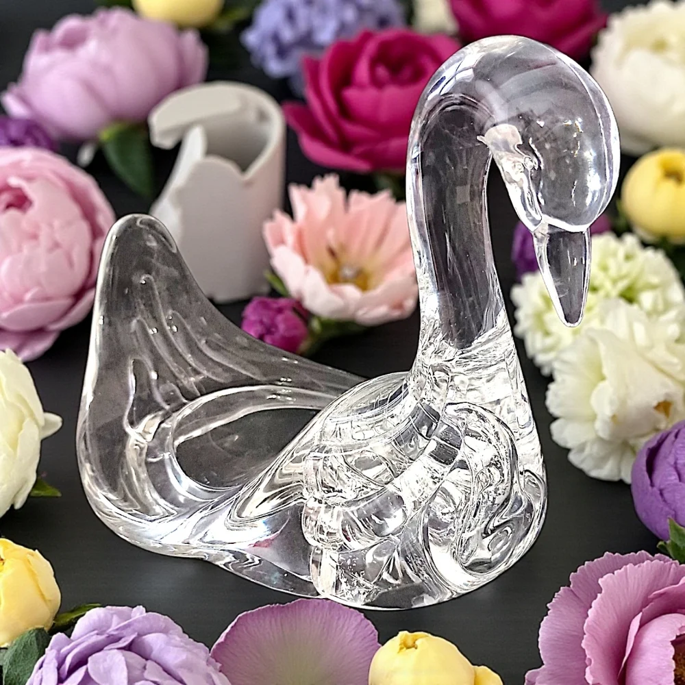 Vintage Lucite Swan Towel‎ Holder Clear Acrylic Guest Washcloth 80s MCM Graceful